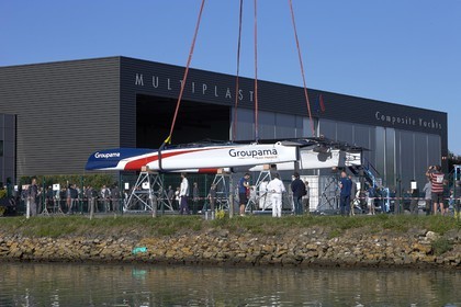 16_32009  ©Th.Martinez Sea&Co.   VANNES - FRANCE. 7 Juillet  2016. .America's Cup. Mise à l'eau de l'AC45 Turbo de Team France, à Vannes (FRA) au chantier Multiplast.