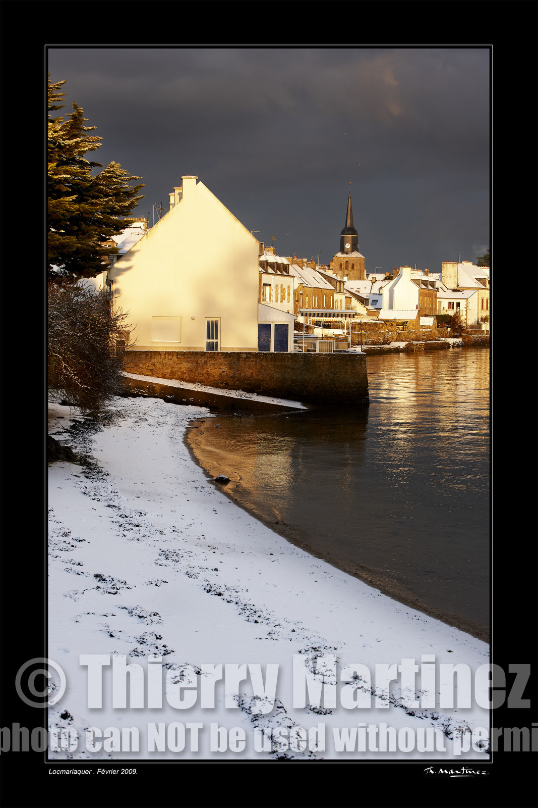 Photo disponible en tirage photo Fine Art,tirage original limités à 30 exemplaires.Chaque tirage est numéroté avec certificat d’authenticité signé.Pour choisir le format et support merci d'utiliser le caddie à coté de la photo.Formats disponibles : Tirage sur papier ( tirage seul) :  30x45 cm   40x60 cm  60x90 cm. Vous pouvez choisir le tirage avec un fond blanc ou noir , à votre convenance. Tirage sur papier contrecollé sur Dibond ( pas de bord blanc ou noir autour de l'image), avec système d'attache au dos:  30x45 cm   40x60 cm  50x75 cm  80x120cm.Tirage sur toile ( Canvas) monté sur chassis bois (pas de bord blanc ou noir autour de l'image), avec système d'attache au dos :  50x75 cm  80x120cm.Expédition ( Dans le monde entier): Colissimo (assurance) avec signature à réception. 48h pour la France métropolitaine.Il est possible de récupérer les tirages à La Galerie du Golfe (sans frais d'expèdition).Conditionnement tirages seuls: tube cylindrique renforcé + boite.