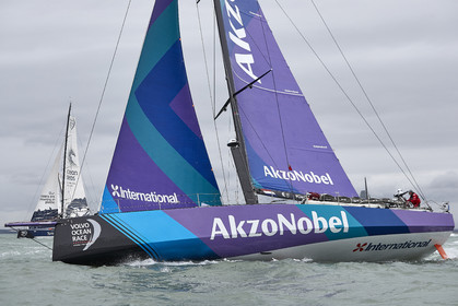 THM-17_062098_team AkzoNobel