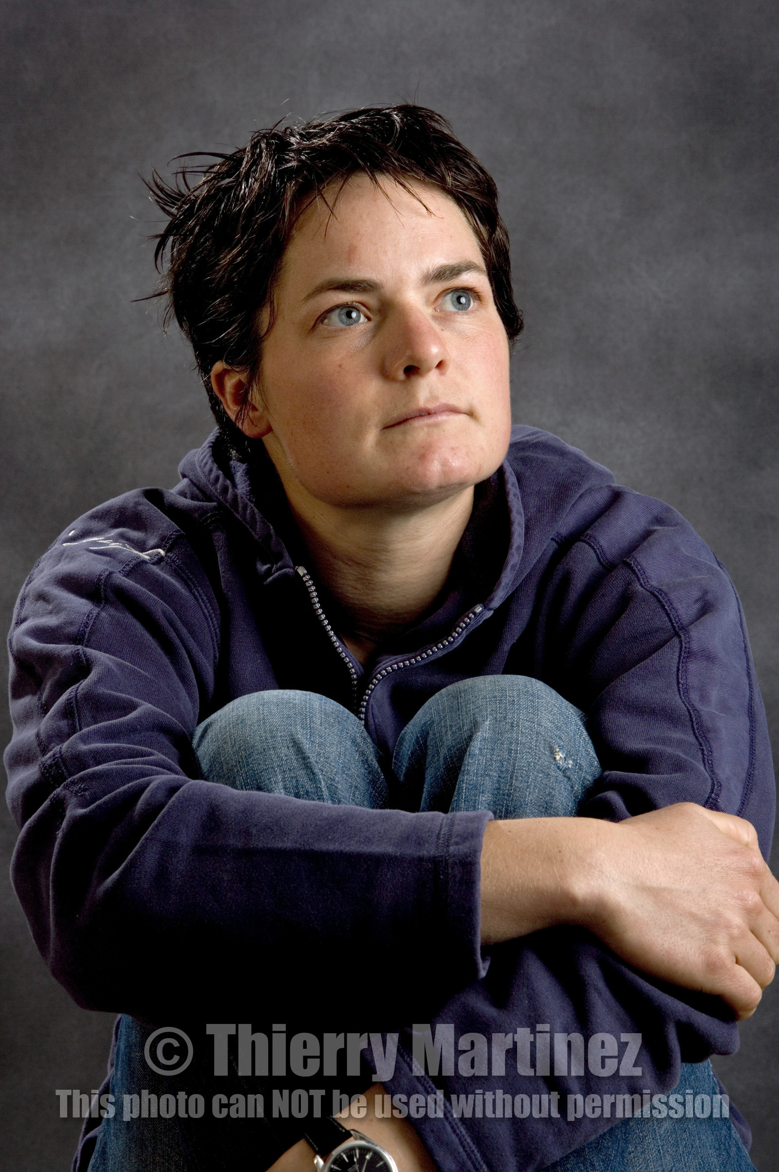 Ellen MacArthur Solo round the world record , finish(FRA)
