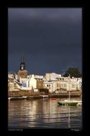 Photo disponible en tirage photo Fine Art,tirage original limités à 30 exemplaires.Chaque tirage est numéroté avec certificat d’authenticité signé.Pour choisir le format et support merci d'utiliser le caddie à coté de la photo.Formats disponibles : Tirage sur papier ( tirage seul) :  30x45 cm   40x60 cm  60x90 cm. Vous pouvez choisir le tirage avec un fond blanc ou noir , à votre convenance. Tirage sur papier contrecollé sur Dibond ( pas de bord blanc ou noir autour de l'image), avec système d'attache au dos:  30x45 cm   40x60 cm  50x75 cm  80x120cm.Tirage sur toile ( Canvas) monté sur chassis bois (pas de bord blanc ou noir autour de l'image), avec système d'attache au dos :  50x75 cm  80x120cm.Expédition ( Dans le monde entier): Colissimo (assurance) avec signature à réception. 48h pour la France métropolitaine.Il est possible de récupérer les tirages à La Galerie du Golfe (sans frais d'expèdition).Conditionnement tirages seuls: tube cylindrique renforcé + boite.