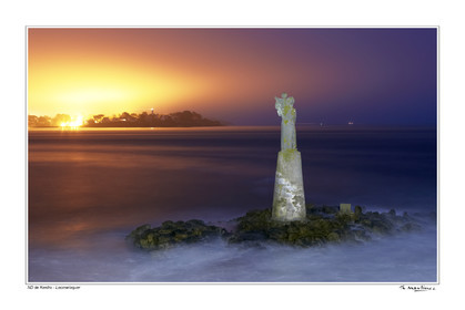 Photo disponible en tirage photo Fine Art,tirage original limités à 30 exemplaires.Chaque tirage est numéroté avec certificat d’authenticité signé.Pour choisir le format et support merci d'utiliser le caddie à coté de la photo.Formats disponibles : Tirage sur papier ( tirage seul) :  30x45 cm   40x60 cm  60x90 cm. Vous pouvez choisir le tirage avec un fond blanc ou noir , à votre convenance. Tirage sur papier contrecollé sur Dibond ( pas de bord blanc ou noir autour de l'image), avec système d'attache au dos:  30x45 cm   40x60 cm  50x75 cm  80x120cm.Tirage sur toile ( Canvas) monté sur chassis bois (pas de bord blanc ou noir autour de l'image), avec système d'attache au dos :  50x75 cm  80x120cm.Expédition ( Dans le monde entier): Colissimo (assurance) avec signature à réception. 48h pour la France métropolitaine.Il est possible de récupérer les tirages à La Galerie du Golfe (sans frais d'expèdition).Conditionnement tirages seuls: tube cylindrique renforcé + boite.