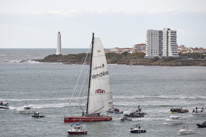 Départ de Jeff Pellet (FRA) sur son bateau COME IN VENDEE POUR UN TOUR DU MONDE;