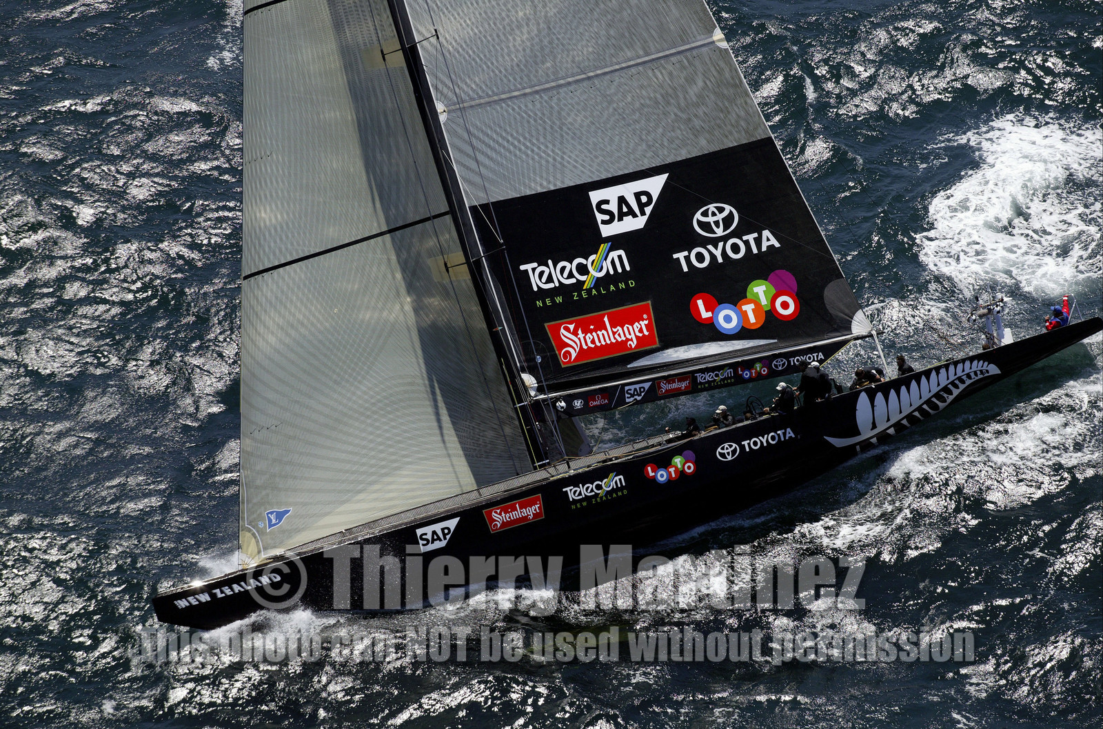 03_0163D ©Th.Martinez - Auckland (NZ) . America's Cup 2003. 15th February 2003. Day 1..Alinghi (SUI 64) vs Team NZ (NZL 82) .NZL 82 in first minutes of Race 1 before retiring on damage. Alinghi 1- Team NZ 0.