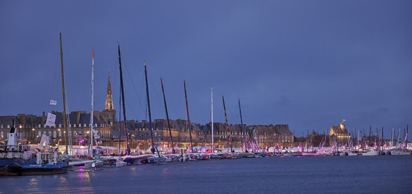 22_36921   © Thierry Martinez.ST MALO, FRANCE. 2 Novembre  2022ROUTE DU RHUM 2022.Flotte à la tombée de la nuit