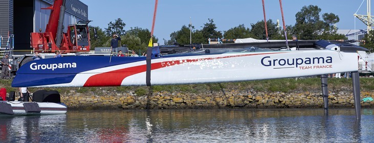 16_32024  ©Th.Martinez Sea&Co.   VANNES - FRANCE. 7 Juillet  2016. .America's Cup. Mise à l'eau de l'AC45 Turbo de Team France, à Vannes (FRA) au chantier Multiplast.