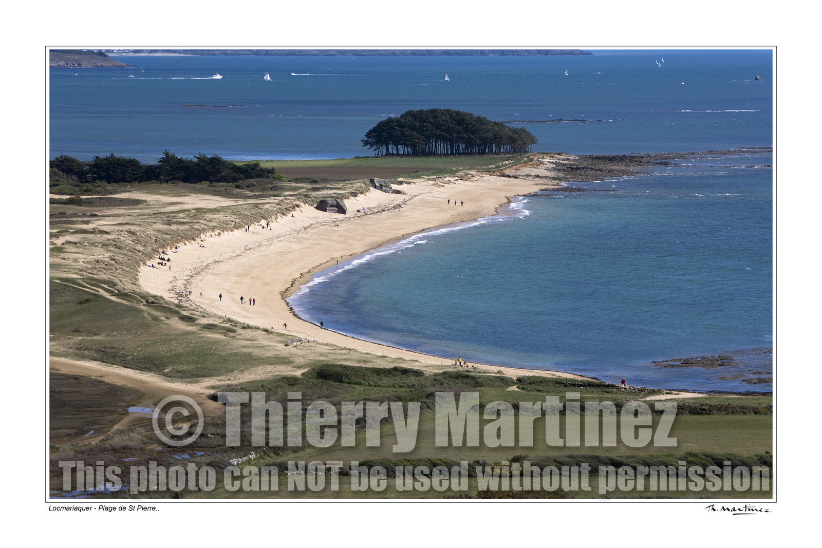 Photo disponible en tirage photo Fine Art,tirage original limités à 30 exemplaires.Chaque tirage est numéroté avec certificat d’authenticité signé.Pour choisir le format et support merci d'utiliser le caddie à coté de la photo.Formats disponibles : Tirage sur papier ( tirage seul) :  30x45 cm   40x60 cm  60x90 cm. Vous pouvez choisir le tirage avec un fond blanc ou noir , à votre convenance. Tirage sur papier contrecollé sur Dibond ( pas de bord blanc ou noir autour de l'image), avec système d'attache au dos:  30x45 cm   40x60 cm  50x75 cm  80x120cm.Tirage sur toile ( Canvas) monté sur chassis bois (pas de bord blanc ou noir autour de l'image), avec système d'attache au dos :  50x75 cm  80x120cm.Expédition ( Dans le monde entier): Colissimo (assurance) avec signature à réception. 48h pour la France métropolitaine.Il est possible de récupérer les tirages à La Galerie du Golfe (sans frais d'expèdition).Conditionnement tirages seuls: tube cylindrique renforcé + boite.