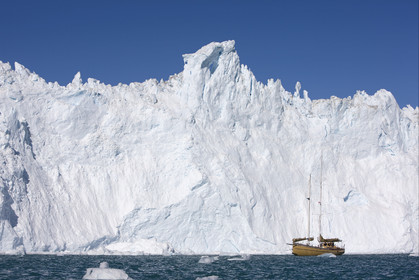 Schooner LA LOUISE sailing on west coast of Greenland.