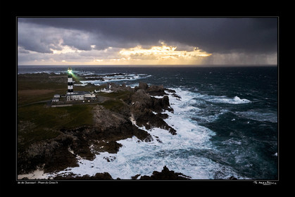 Photo disponible en tirage photo Fine Art,tirage original limités à 30 exemplaires.Chaque tirage est numéroté avec certificat d’authenticité signé.Pour choisir le format et support merci d'utiliser le caddie à coté de la photo.Formats disponibles : Tirage sur papier ( tirage seul) :  30x45 cm   40x60 cm  60x90 cm. Vous pouvez choisir le tirage avec un fond blanc ou noir , à votre convenance. Tirage sur papier contrecollé sur Dibond ( pas de bord blanc ou noir autour de l'image), avec système d'attache au dos:  30x45 cm   40x60 cm  50x75 cm  80x120cm.Tirage sur toile ( Canvas) monté sur chassis bois (pas de bord blanc ou noir autour de l'image), avec système d'attache au dos :  50x75 cm  80x120cm.Expédition ( Dans le monde entier): Colissimo (assurance) avec signature à réception. 48h pour la France métropolitaine.Il est possible de récupérer les tirages à La Galerie du Golfe (sans frais d'expèdition).Conditionnement tirages seuls: tube cylindrique renforcé + boite.