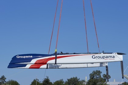 16_32017  ©Th.Martinez Sea&Co.   VANNES - FRANCE. 7 Juillet  2016. .America's Cup. Mise à l'eau de l'AC45 Turbo de Team France, à Vannes (FRA) au chantier Multiplast.