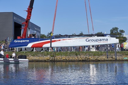 16_32020  ©Th.Martinez Sea&Co.   VANNES - FRANCE. 7 Juillet  2016. .America's Cup. Mise à l'eau de l'AC45 Turbo de Team France, à Vannes (FRA) au chantier Multiplast.