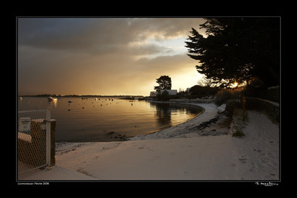 Photo disponible en tirage photo Fine Art,tirage original limités à 30 exemplaires.Chaque tirage est numéroté avec certificat d’authenticité signé.Pour choisir le format et support merci d'utiliser le caddie à coté de la photo.Formats disponibles : Tirage sur papier ( tirage seul) :  30x45 cm   40x60 cm  60x90 cm. Vous pouvez choisir le tirage avec un fond blanc ou noir , à votre convenance. Tirage sur papier contrecollé sur Dibond ( pas de bord blanc ou noir autour de l'image), avec système d'attache au dos:  30x45 cm   40x60 cm  50x75 cm  80x120cm.Tirage sur toile ( Canvas) monté sur chassis bois (pas de bord blanc ou noir autour de l'image), avec système d'attache au dos :  50x75 cm  80x120cm.Expédition ( Dans le monde entier): Colissimo (assurance) avec signature à réception. 48h pour la France métropolitaine.Il est possible de récupérer les tirages à La Galerie du Golfe (sans frais d'expèdition).Conditionnement tirages seuls: tube cylindrique renforcé + boite.