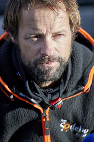 Single-handed sailing round the world record .