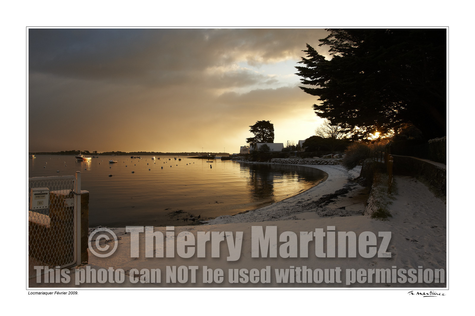 Photo disponible en tirage photo Fine Art,tirage original limités à 30 exemplaires.Chaque tirage est numéroté avec certificat d’authenticité signé.Pour choisir le format et support merci d'utiliser le caddie à coté de la photo.Formats disponibles : Tirage sur papier ( tirage seul) :  30x45 cm   40x60 cm  60x90 cm. Vous pouvez choisir le tirage avec un fond blanc ou noir , à votre convenance. Tirage sur papier contrecollé sur Dibond ( pas de bord blanc ou noir autour de l'image), avec système d'attache au dos:  30x45 cm   40x60 cm  50x75 cm  80x120cm.Tirage sur toile ( Canvas) monté sur chassis bois (pas de bord blanc ou noir autour de l'image), avec système d'attache au dos :  50x75 cm  80x120cm.Expédition ( Dans le monde entier): Colissimo (assurance) avec signature à réception. 48h pour la France métropolitaine.Il est possible de récupérer les tirages à La Galerie du Golfe (sans frais d'expèdition).Conditionnement tirages seuls: tube cylindrique renforcé + boite.