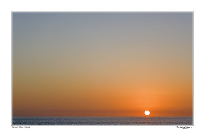 Photo disponible en tirage photo Fine Art,tirage original limités à 30 exemplaires.Chaque tirage est numéroté avec certificat d’authenticité signé.Pour choisir le format et support merci d'utiliser le caddie à coté de la photo.Formats disponibles : Tirage sur papier ( tirage seul) :  30x45 cm   40x60 cm  60x90 cm. Vous pouvez choisir le tirage avec un fond blanc ou noir , à votre convenance. Tirage sur papier contrecollé sur Dibond ( pas de bord blanc ou noir autour de l'image), avec système d'attache au dos:  30x45 cm   40x60 cm  50x75 cm  80x120cm.Tirage sur toile ( Canvas) monté sur chassis bois (pas de bord blanc ou noir autour de l'image), avec système d'attache au dos :  50x75 cm  80x120cm.Expédition ( Dans le monde entier): Colissimo (assurance) avec signature à réception. 48h pour la France métropolitaine.Il est possible de récupérer les tirages à La Galerie du Golfe (sans frais d'expèdition).Conditionnement tirages seuls: tube cylindrique renforcé + boite.