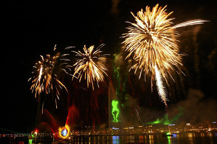 03_2272D ©Th.Martinez .Geneva , Switzerland. America's Cup 2003. 8th March 2003.Alinghi Team winner of America's Cup 2003..Welcome to Alinghi Team in Geneva.Firework and laser show by the lac...